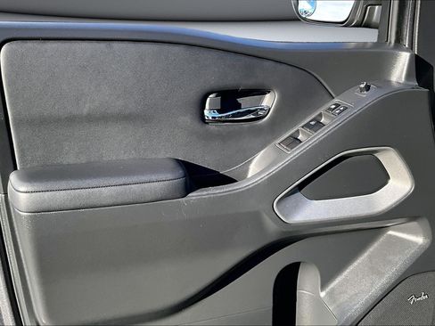 Used 2024 Nissan Frontier SL image 20