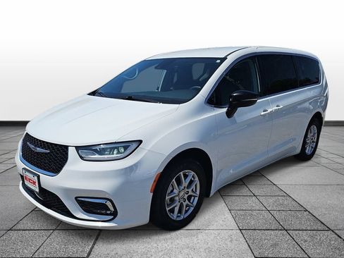 Used 2024 Chrysler Pacifica Touring-L FWD image 1