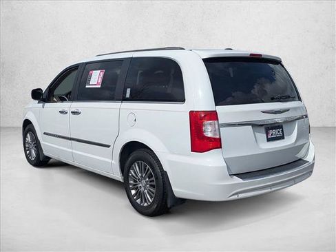 Used 2014 Chrysler Town & Country Touring-L w/ Driver Convenience Group image 8