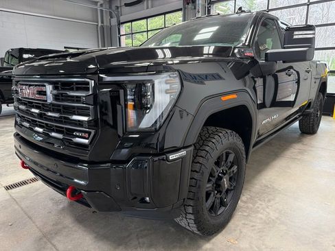 Used 2025 GMC Sierra 2500 AT4 w/ AT4 Premium Plus Package AWD/4WD image 4