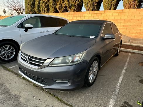 Used 2013 Honda Accord EX image 2