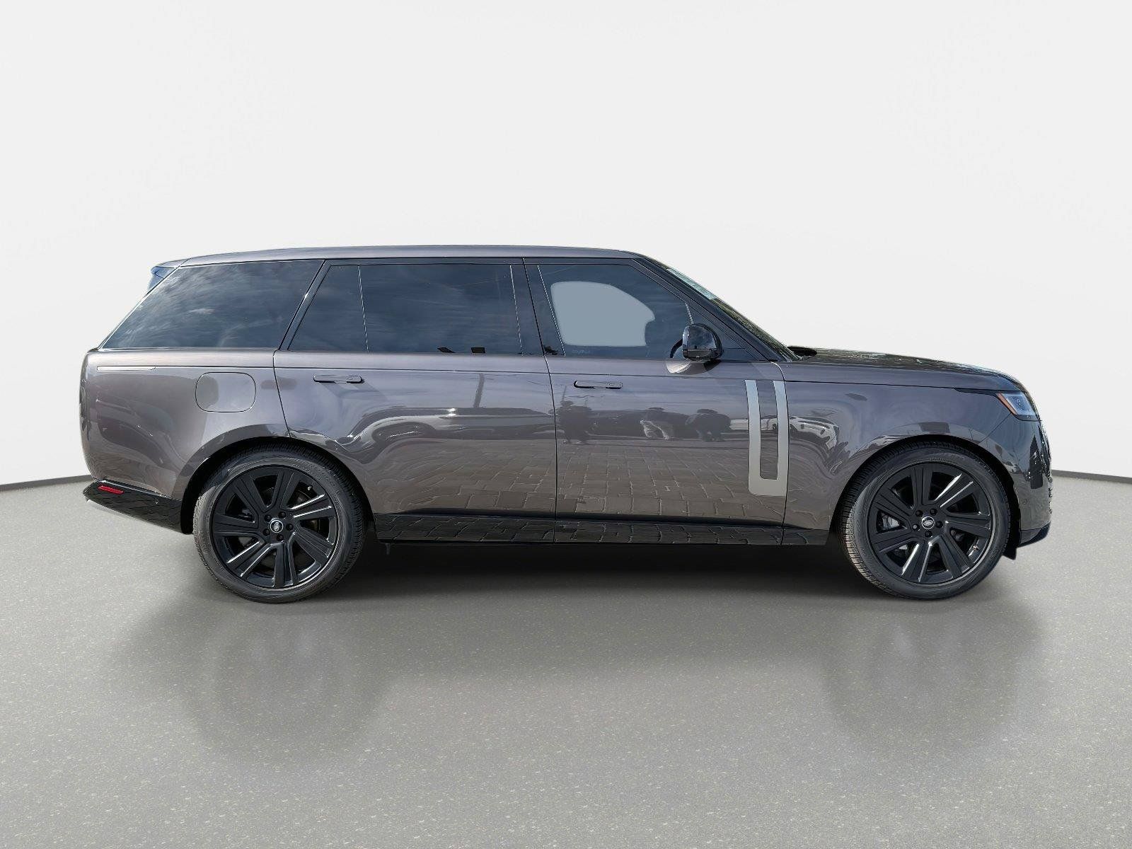 Used 2022 Land Rover Range Rover Long Wheelbase SE AWD/4WD image 2