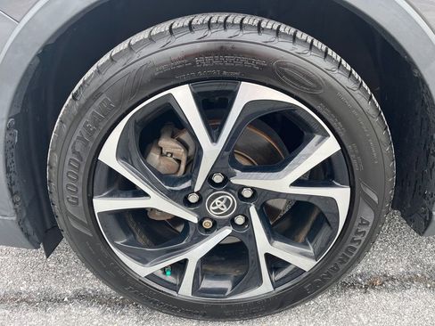 Used 2019 Toyota C-HR Limited image 13
