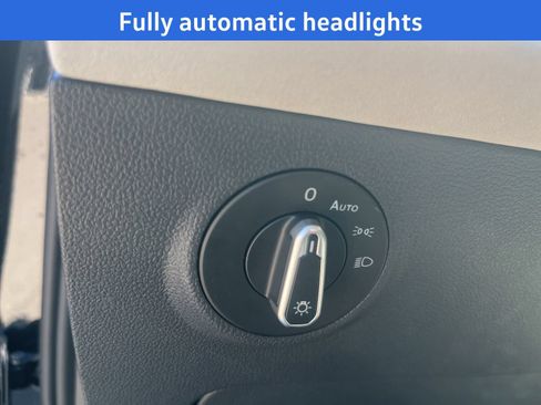 New 2026 Volkswagen Taos SE FWD image 9