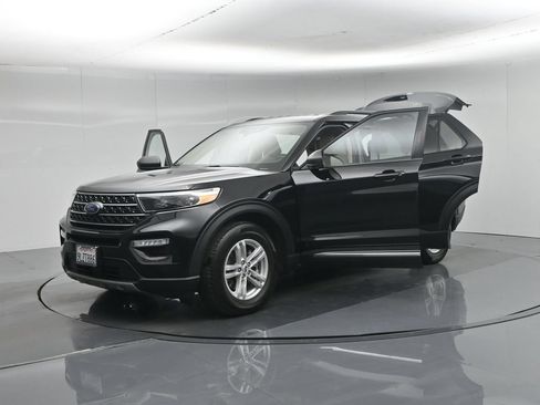 Used 2024 Ford Explorer XLT w/ Equipment Group 202A RWD image 35