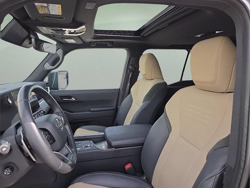Used 2024 Lexus GX 550 AWD/4WD image 9
