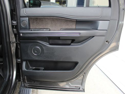 Used 2019 Ford Expedition Limited w/ Equipment Group 301A AWD/4WD image 25