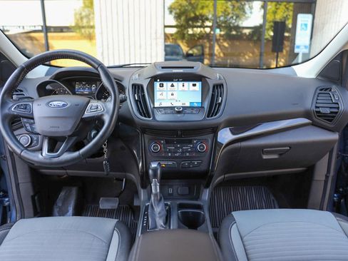 Used 2018 Ford Escape SE w/ SE Sport Appearance Package image 12