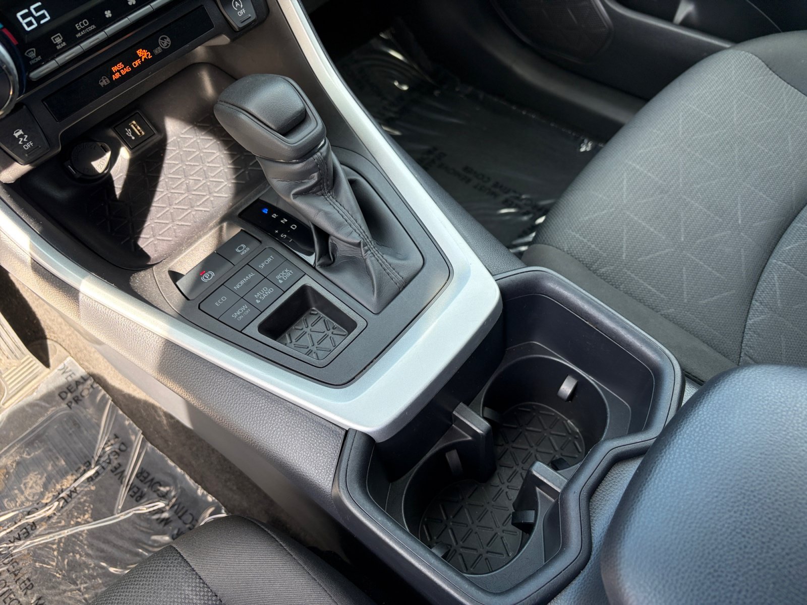 Used 2025 Toyota RAV4 XLE AWD/4WD image 23