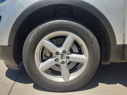 Used 2016 Ford Explorer XLT AWD/4WD image 3
