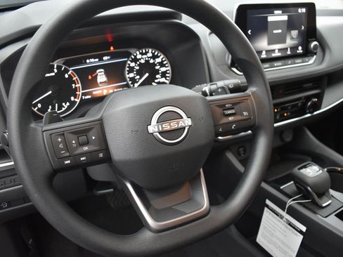 Used 2025 Nissan Rogue S FWD image 10