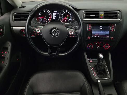 Used 2017 Volkswagen Jetta SE FWD image 22