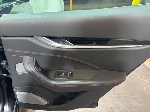Used 2018 Maserati Levante GranLusso AWD/4WD image 20
