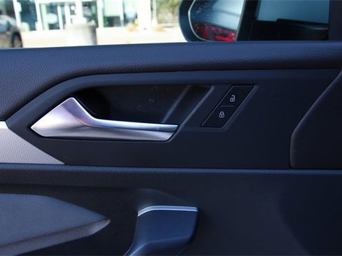 Certified 2025 Volkswagen Jetta SE image 14