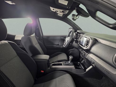 Used 2020 Toyota Tacoma SR5 image 28
