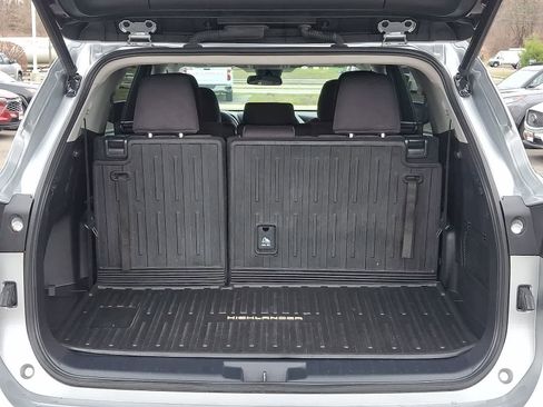 Used 2023 Toyota Highlander LE image 30