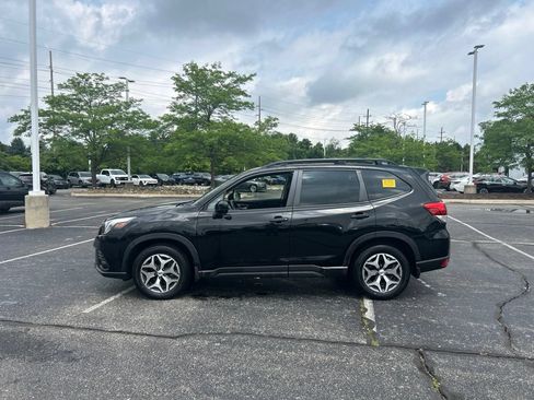 Certified 2023 Subaru Forester Premium AWD/4WD image 2