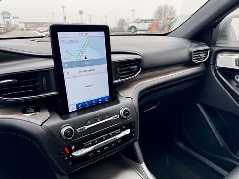 Certified 2020 Ford Explorer Platinum w/ Premium Technology Package image 23