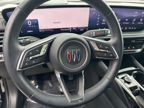 Used 2025 Buick Envision Preferred image 17