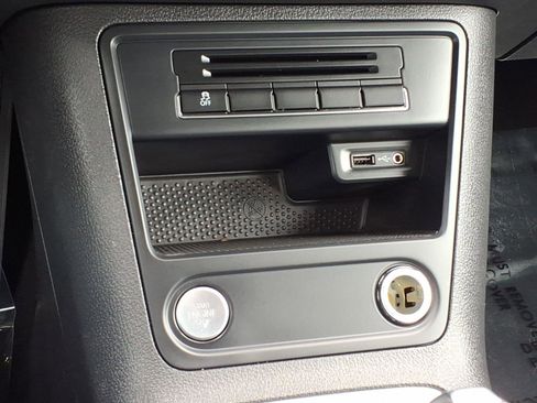 Used 2018 Volkswagen Tiguan Limited w/ Premium Package image 13