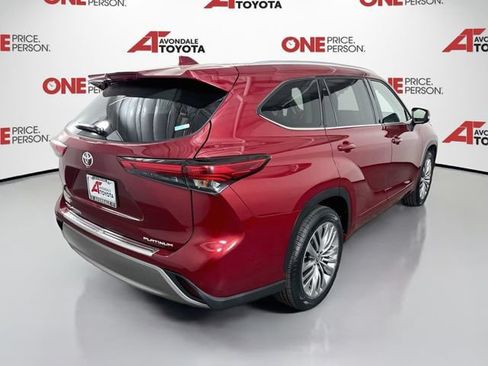 Used 2023 Toyota Highlander Platinum FWD image 7