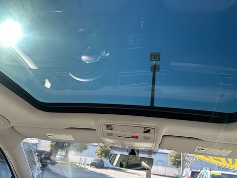 Used 2021 Volkswagen Tiguan SE w/ Panoramic Sunroof Package image 20