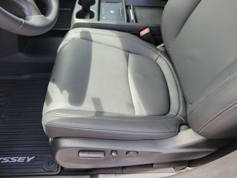 Certified 2026 Honda Odyssey EX-L image 9
