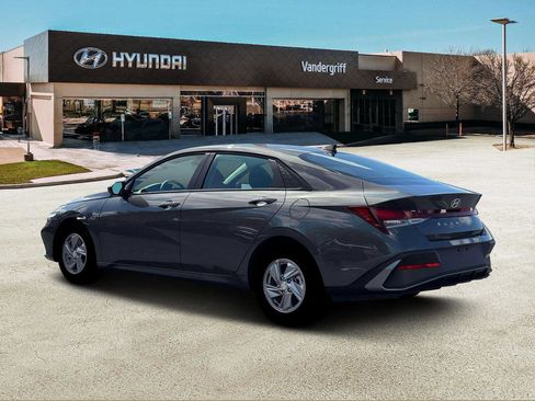 New 2026 Hyundai Elantra SE image 4