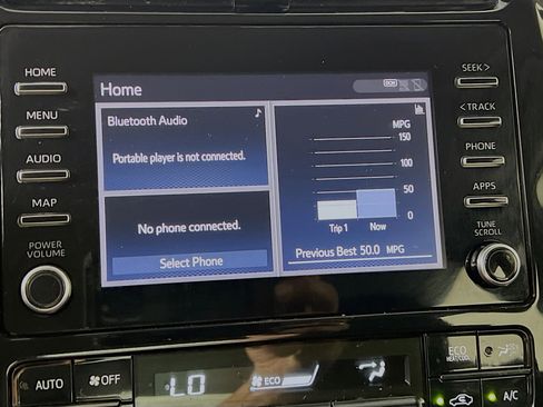 Used 2020 Toyota Prius LE image 27