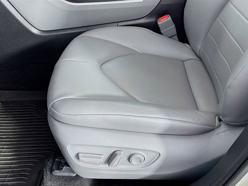 Used 2020 Toyota Highlander XLE image 21