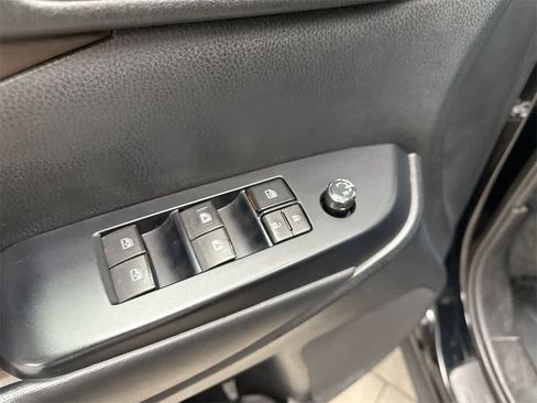 Used 2019 Toyota Highlander XLE image 18