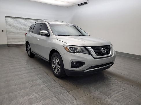Used 2020 Nissan Pathfinder SV image 13