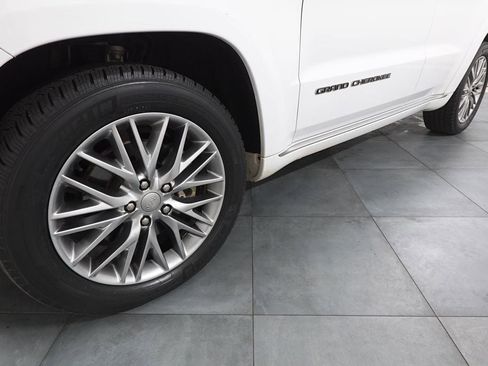 Used 2017 Jeep Grand Cherokee Summit w/ Platinum Series Group image 32