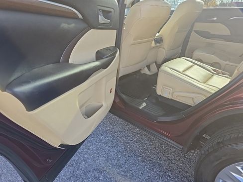 Used 2016 Toyota Highlander Limited Platinum image 11