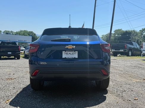 Used 2024 Chevrolet Trax LS w/ LS Convenience Package FWD image 5
