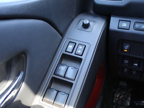 Used 2023 Nissan Frontier PRO-4X image 33