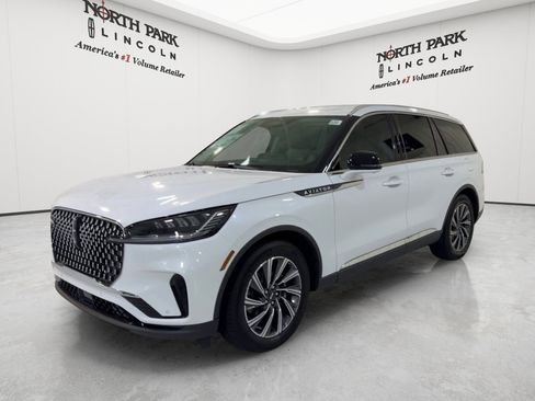 New 2026 Lincoln Aviator 2WD image 1