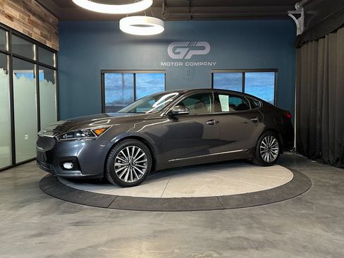 Used 2018 Kia Cadenza Premium w/ Luxury Package FWD image 7