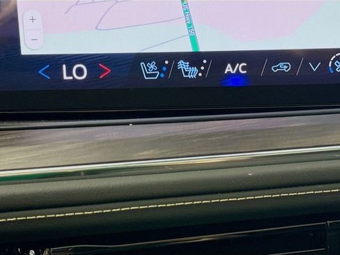 New 2025 Chevrolet Suburban Premier image 23