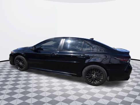 Used 2021 Toyota Camry SE w/ Carpet Mat Package (TMS) FWD image 6