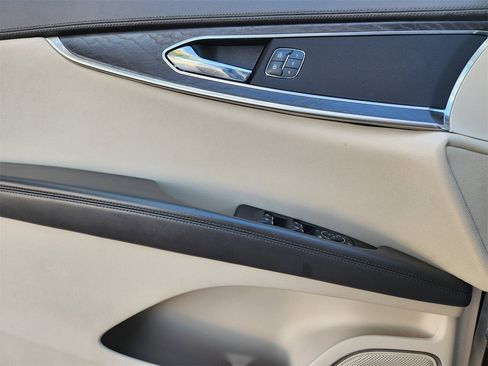 Used 2019 Lincoln Nautilus Select image 22