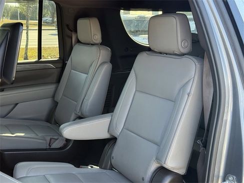 Used 2021 GMC Yukon XL SLT w/ SLT Premium Package image 30