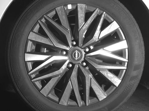 Used 2025 Nissan Altima 2.5 SV FWD image 12