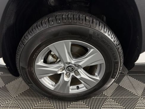 Used 2025 Toyota RAV4 XLE AWD/4WD image 11