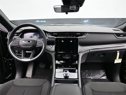 New 2025 Jeep Grand Cherokee Laredo image 25