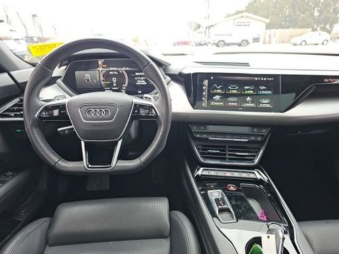 Used 2023 Audi e-tron GT Prestige w/ Prestige Package image 2