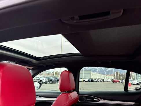 Used 2022 Alfa Romeo Stelvio Veloce image 17