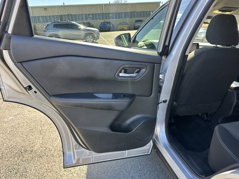Used 2024 Nissan Rogue SV image 18