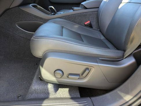 Used 2025 Volvo XC40 B5 Core w/ Protection Package Premier image 22