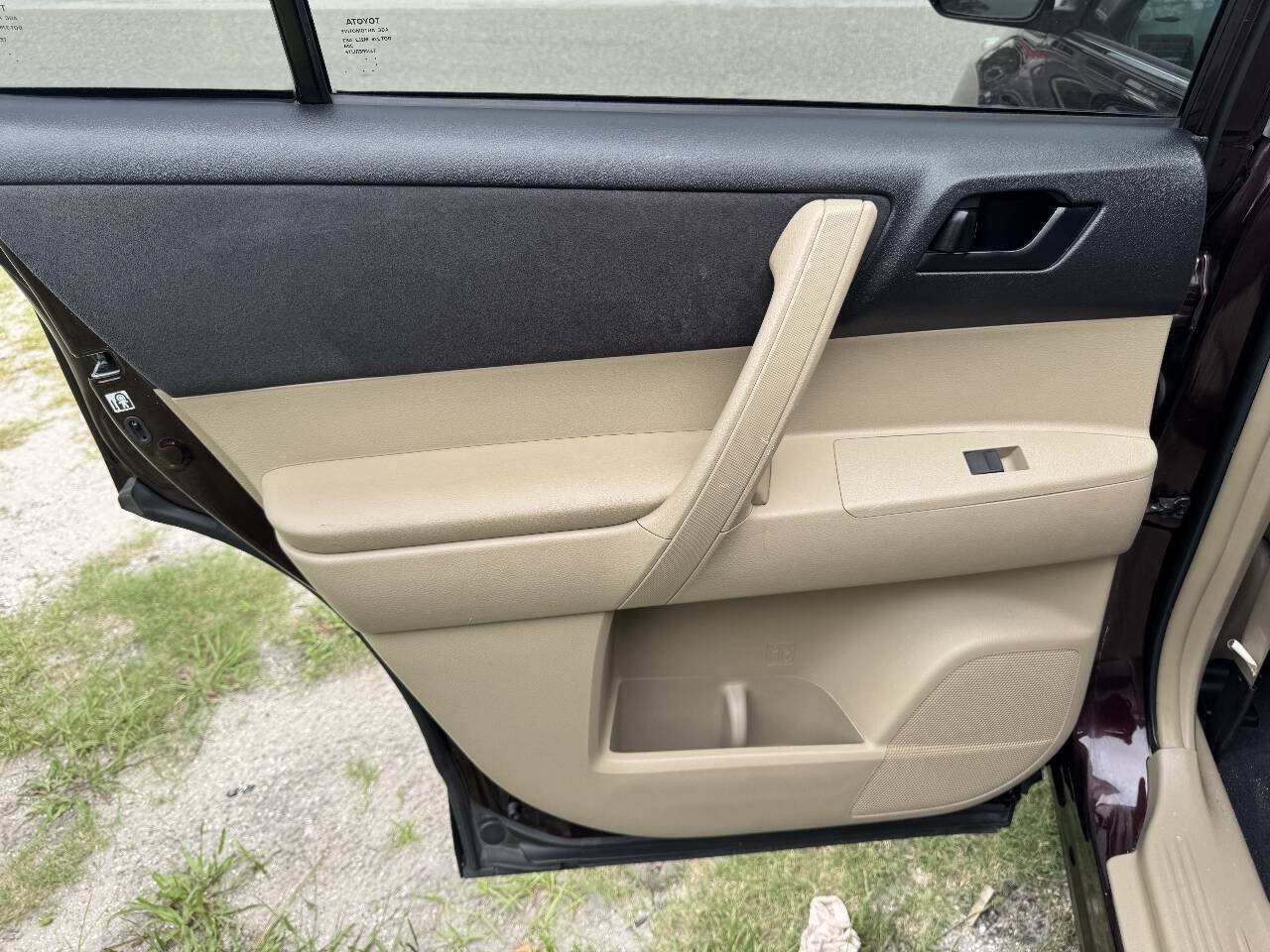 Used 2013 Toyota Highlander 4WD w/ Cold Weather Pkg image 21